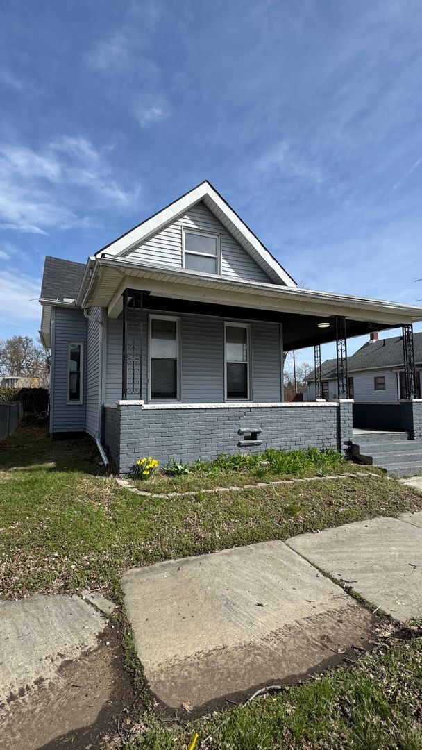 Primary Photo - Charming 3-Bedroom Home with Convenient Lo...
