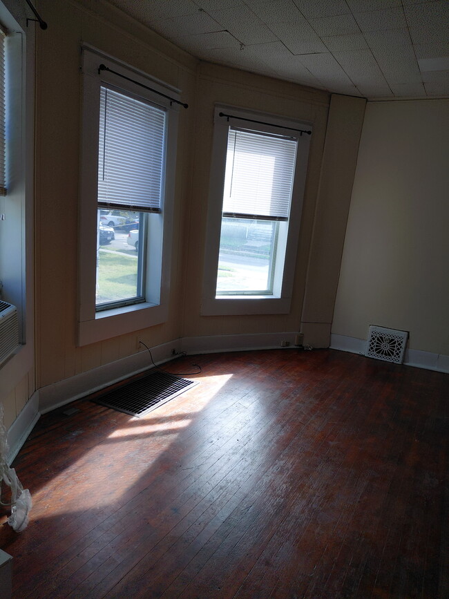 Building Photo - 1205 Paquin St