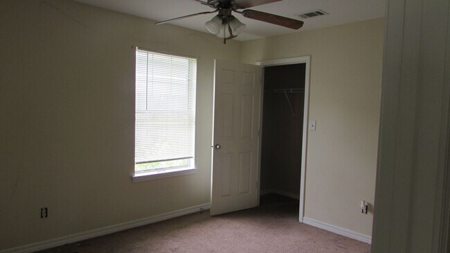 Building Photo - 5386 Quail Creek Cir