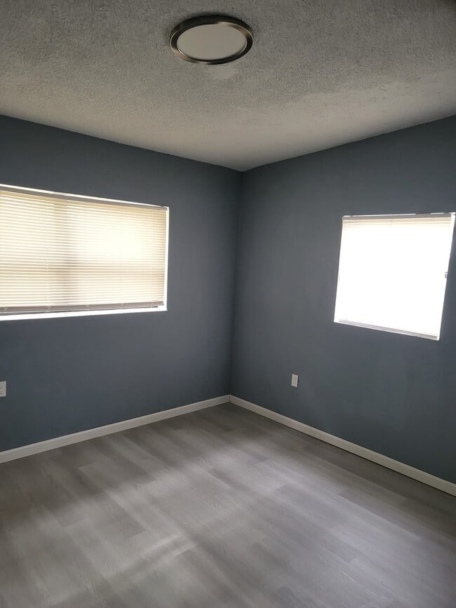 Building Photo - 4508 Meadowbrook Ave