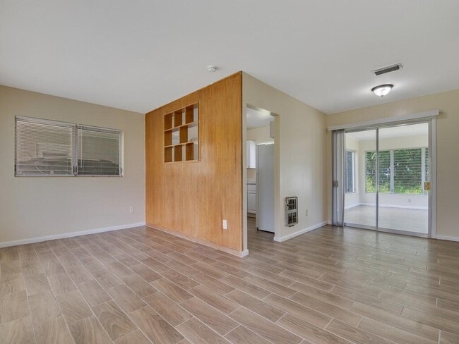 Building Photo - 7502 Pacific Ave