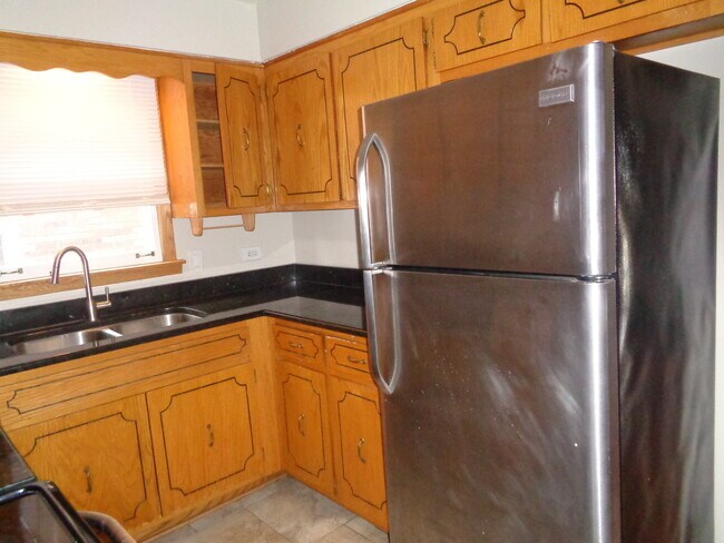 Building Photo - 6405 W Home Ave