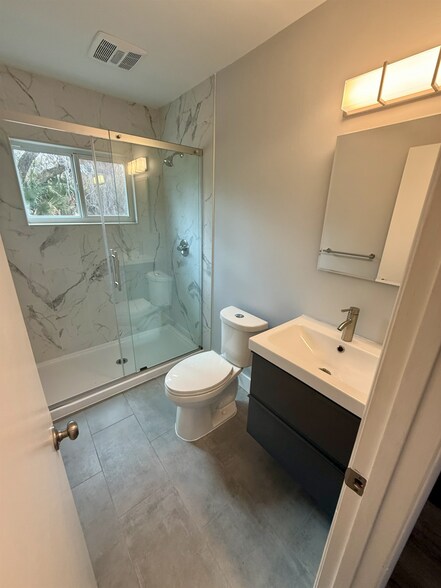 Building Photo - 117 Watters Dr