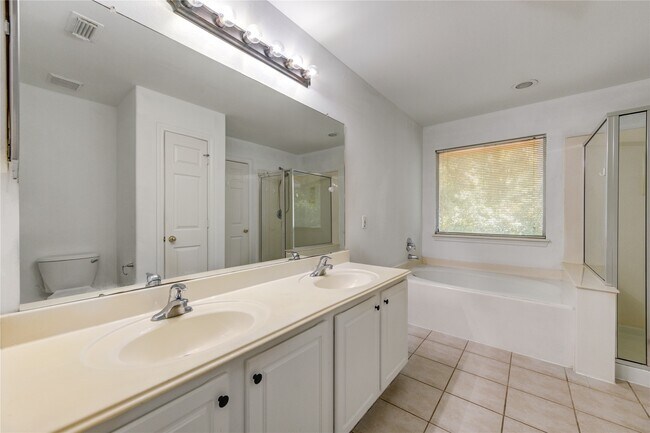 Building Photo - 225 Summerhaze Cir