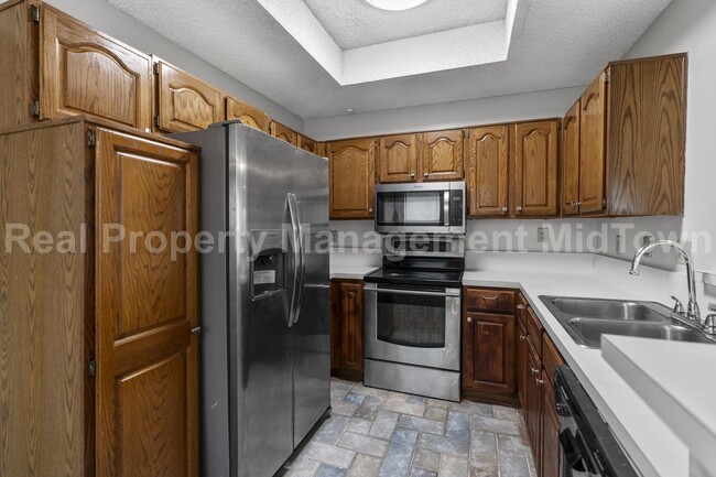 Building Photo - Charming Home in Established Community