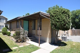 Building Photo - Quiet 3 bed Duplex in Murray –  Near Ski Resorts with Mountain Views!!