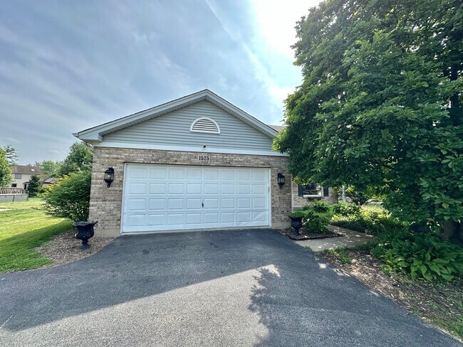 Primary Photo - 1525 Westglen Dr