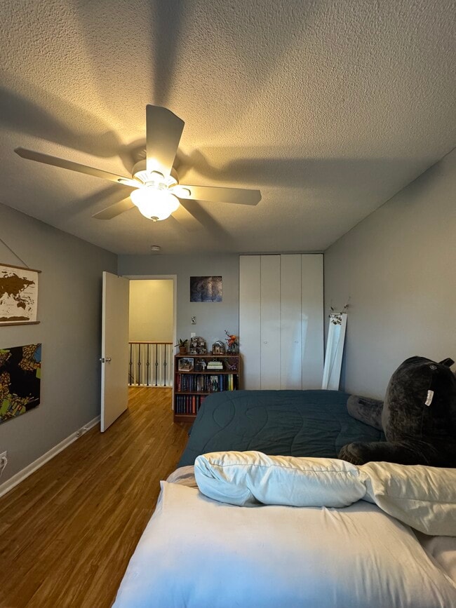 Building Photo - 204 Ledgewood Cir