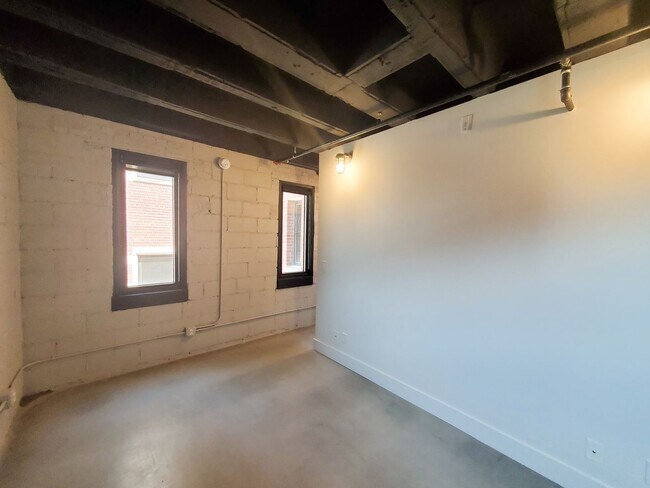 Building Photo - Dahlman Flats - Lovely Studio near Little Italy in a Historic Building!