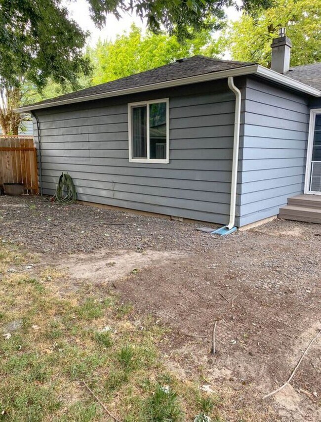 Building Photo - 30 SW 131st Ave