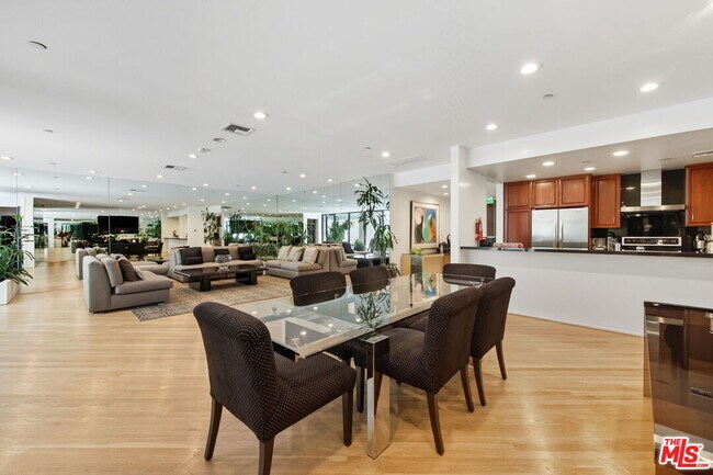 Building Photo - 10350 Wilshire Blvd