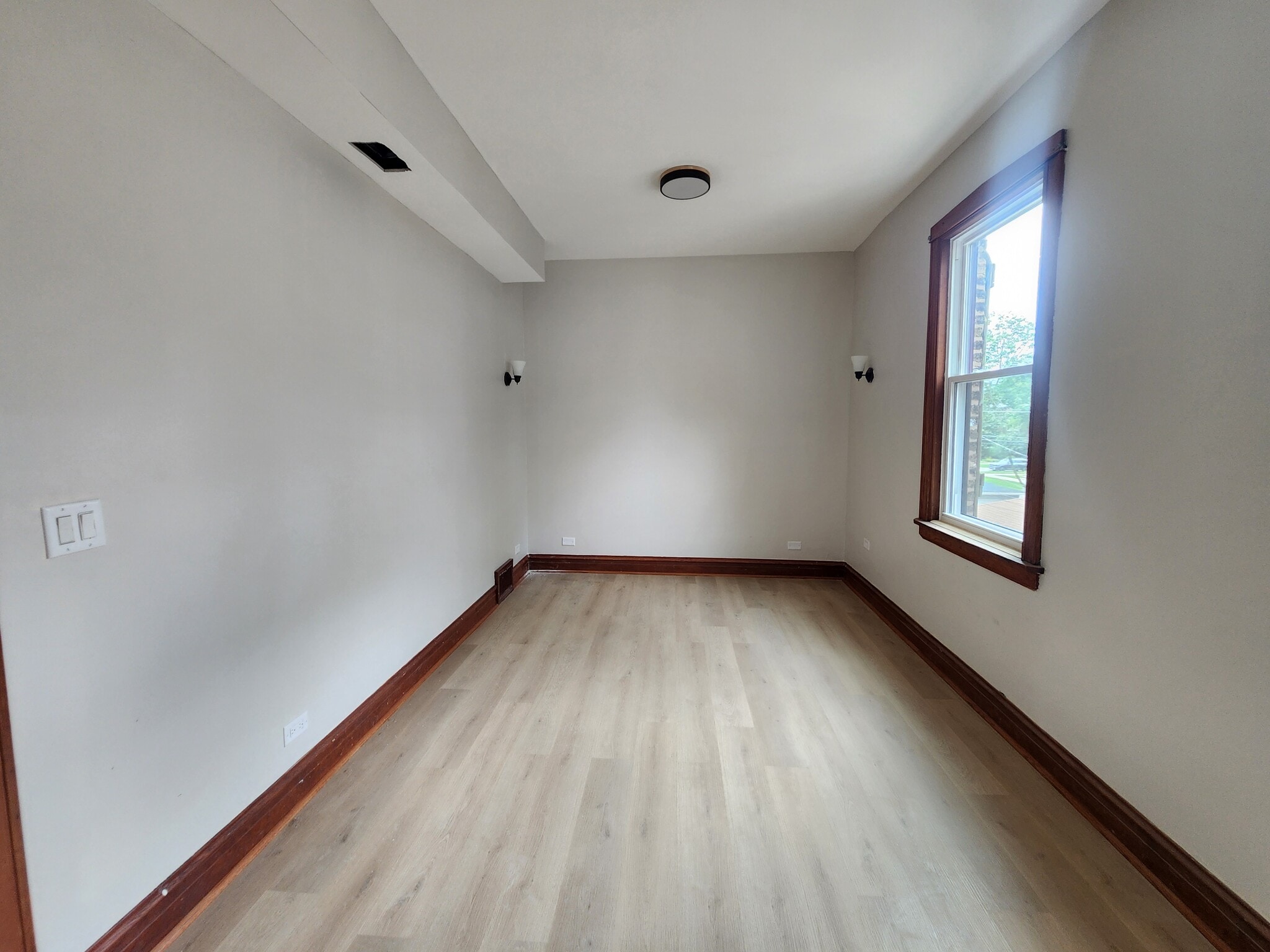Building Photo - 5453 W Giddings St