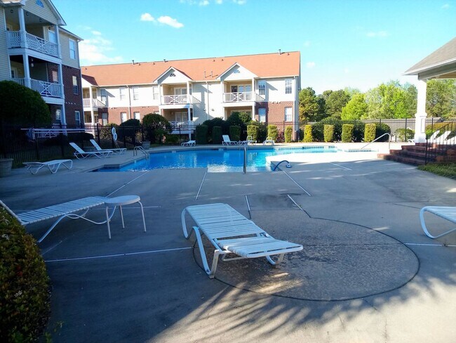 Building Photo - 3 Bedroom Condo in Kings Grant w/ Luxury Updates!
