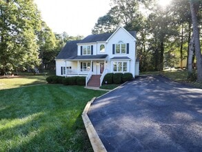 Building Photo - 4-Bedroom Home on Quiet Cul-de-Sac - Must See