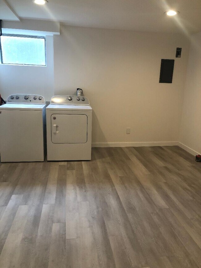 laundry - 112 165th Ave NE
