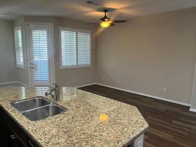 Building Photo - 2bd/2.5ba Townhouse with A/C in San Elijo ...