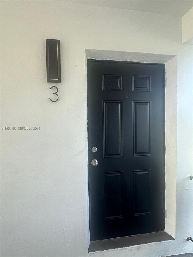 Building Photo - 3128 SW 12th Pl