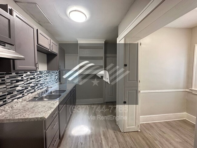 Building Photo - 2411 N Main St