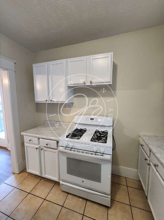 Building Photo - Must See! Fully Updated 3-Bedroom Home in West Toledo