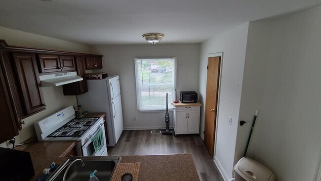 Building Photo - 15 Newton Ave