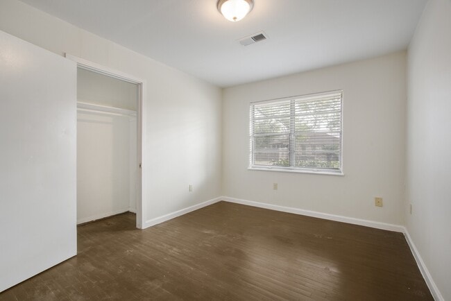 Building Photo - 2902 Wuthering Heights Dr