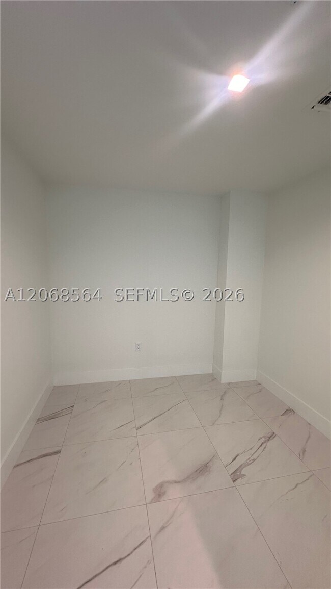 Building Photo - 1170 Hallandale Ave