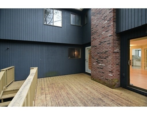 Building Photo - 5 Treetop Park