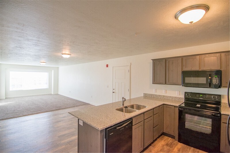 Building Photo - 799 E 550 S