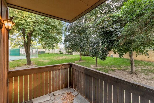 Building Photo - Cozy Midvale Condo - AVAILABLE NOW!