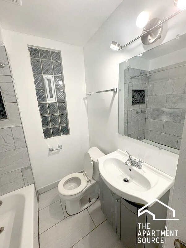 Building Photo - 8364 S Brandon Ave