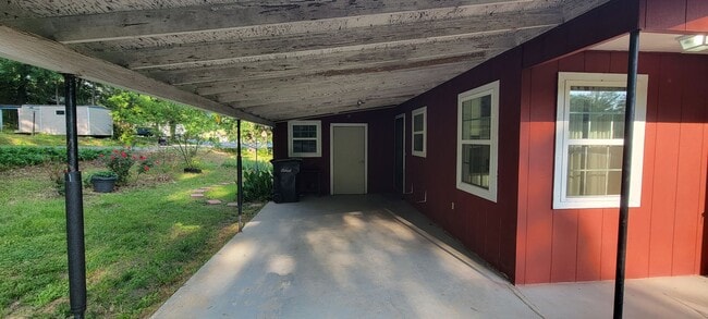 Building Photo - 3 Bedroom/2 Bathroom House in Batesville