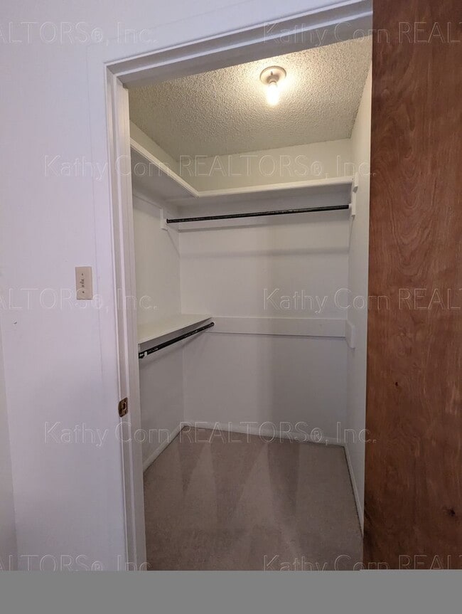 Building Photo - Two Bedroom Home