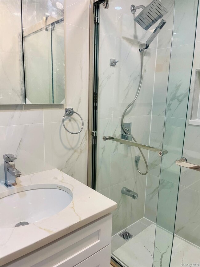 Building Photo - 15-42-42 Utopia Pkwy