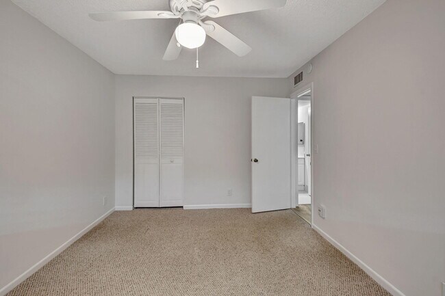 Building Photo - 2845 SW 22nd Ave