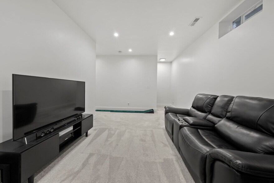 Building Photo - 1205 Hamlet St