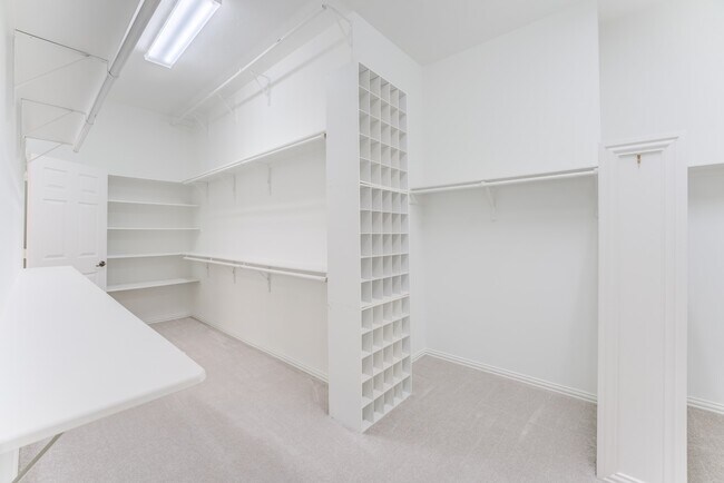 Building Photo - 7906 Del Monte Dr