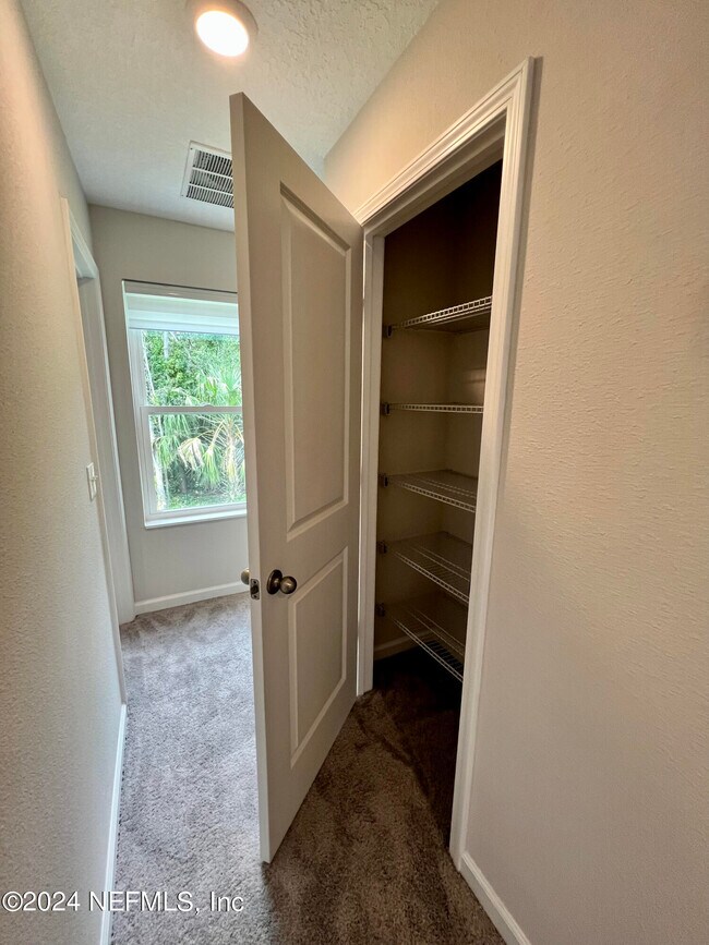 Building Photo - 575 S Woodlawn St