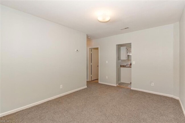 Building Photo - 1443 W 40th St