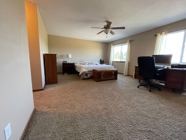 Building Photo - West Side Townhome - Close to Ft. Riley - ...