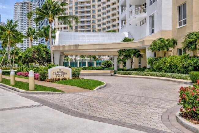 Building Photo - 848 Brickell Key Dr
