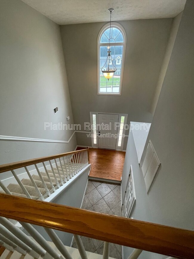 Building Photo - 475 Ellesmere Way