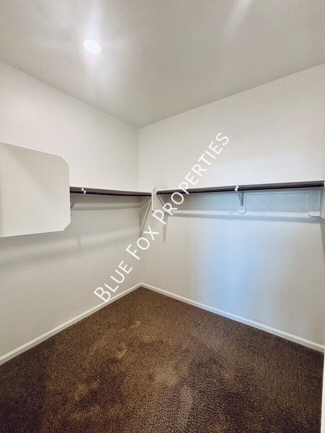 Building Photo - 7846 S Sugarbend Dr