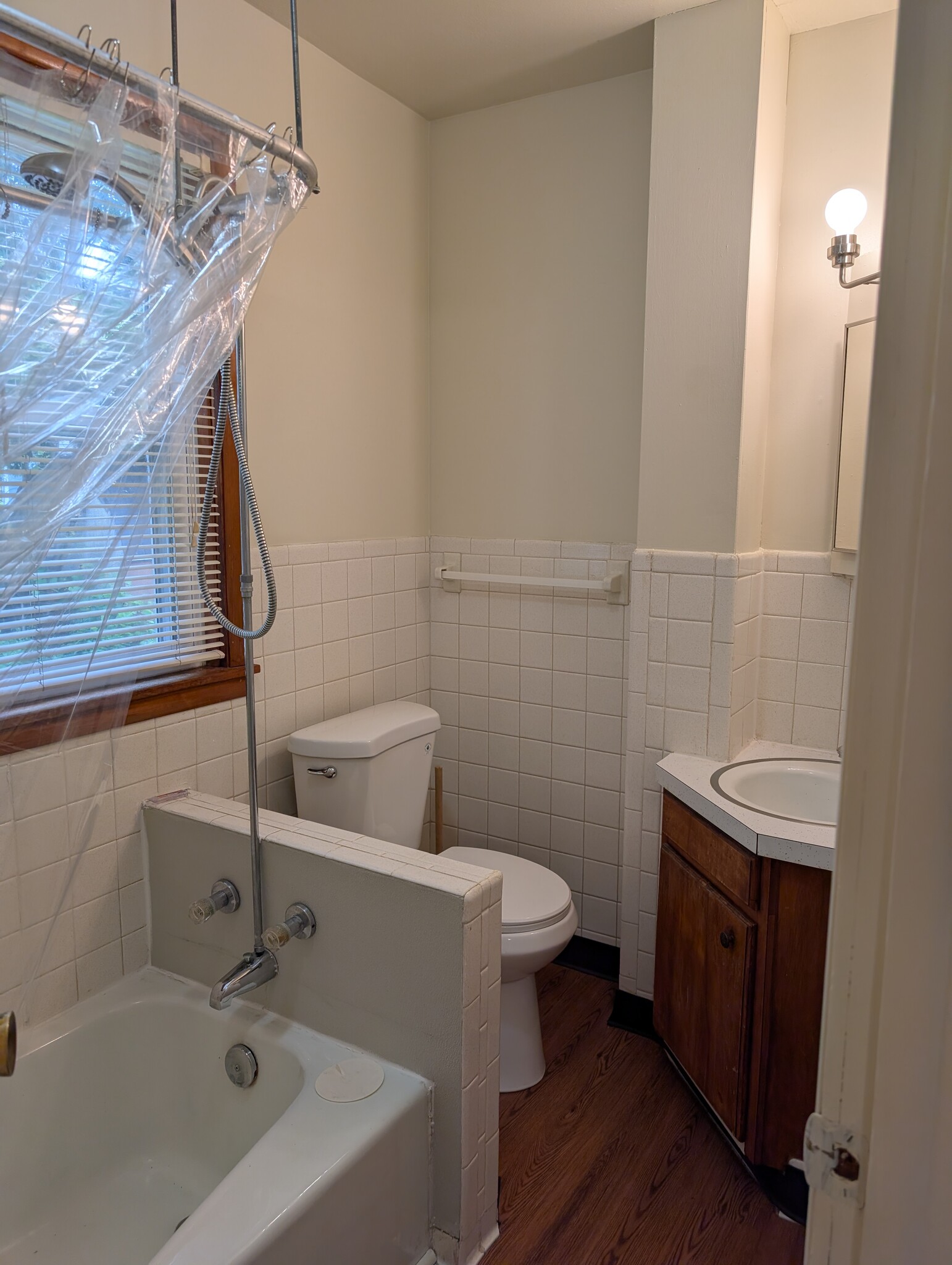 bathroom - 305 N Center St