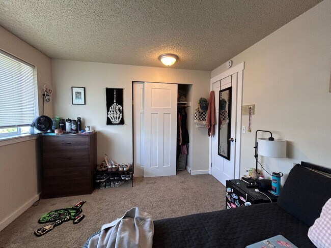 Building Photo - Large 4 Bedroom home with views of Bellingham Bay and Garage