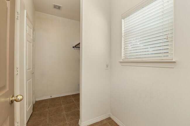 Building Photo - 21123 Sweet Blossom Ln