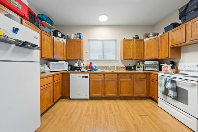 Building Photo - 1425 James Avenue, Unit A