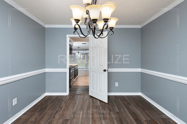 Building Photo - Creole Style 3 Bed 2.5 Bath Home on Oversized Lot