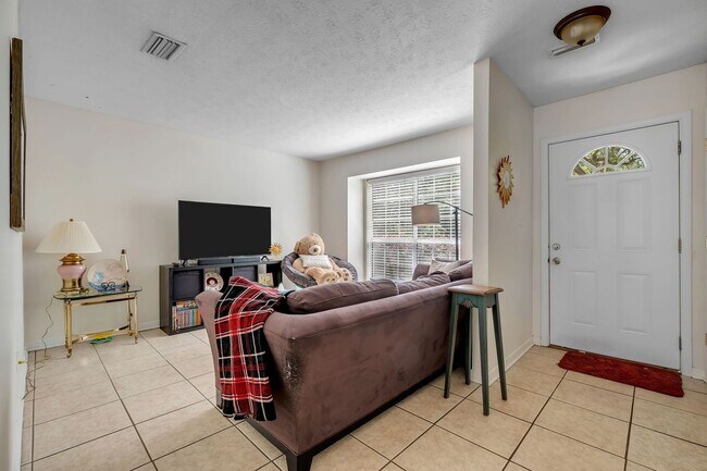 Building Photo - Updated Home Off Old Bainbridge Road