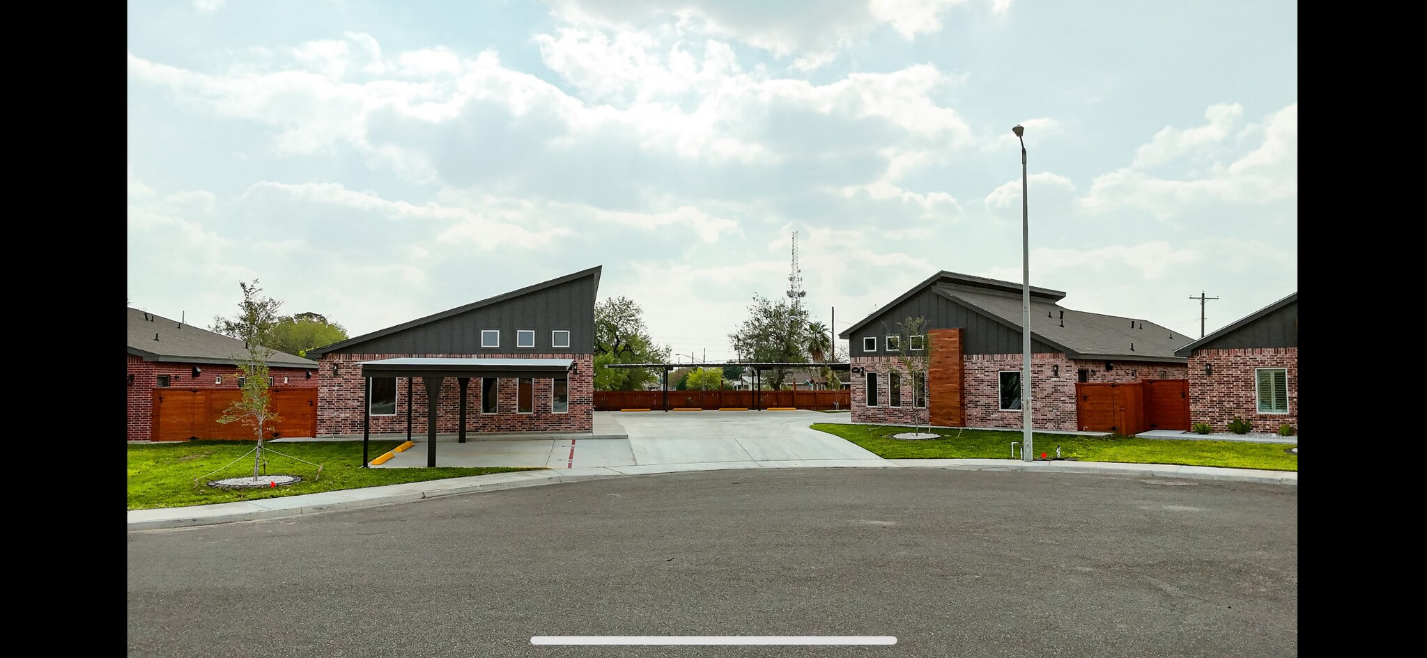 Building Photo - 1007 Hidden Hills St