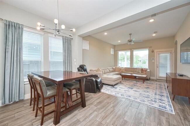 Building Photo - 17026 Canosa Dr